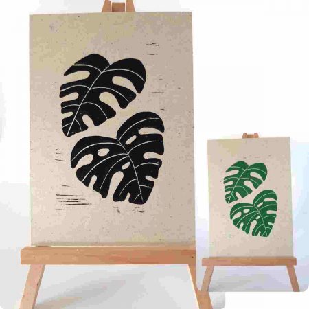 Linoldruck „Monstera“ – handgemachter Kunstdruck auf nachhaltigem Graspapier (A5)