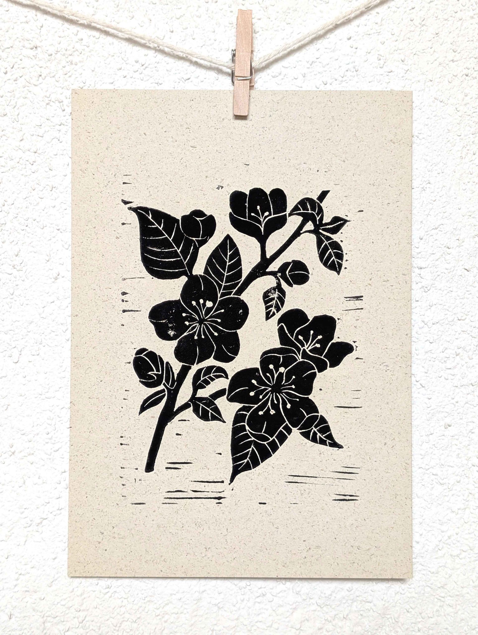 Linoldruck "Apfelblüte" - handgemachter Kunstdruck auf nachhaltigem Graspapier (A5) – Bild 3